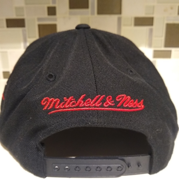 Mitchell & Ness Chicago Bulls SnapBack - Picture 2 of 2